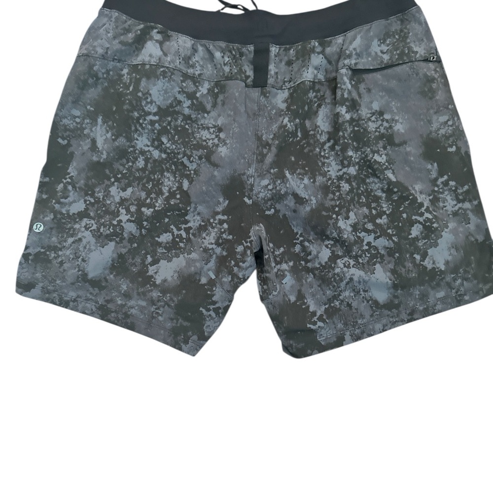 Lululemon License to Train Short 7” inseam - Picture 5 of 9